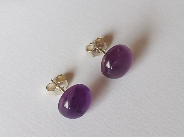 silver earrings with amethyst cabochons-10 mm-