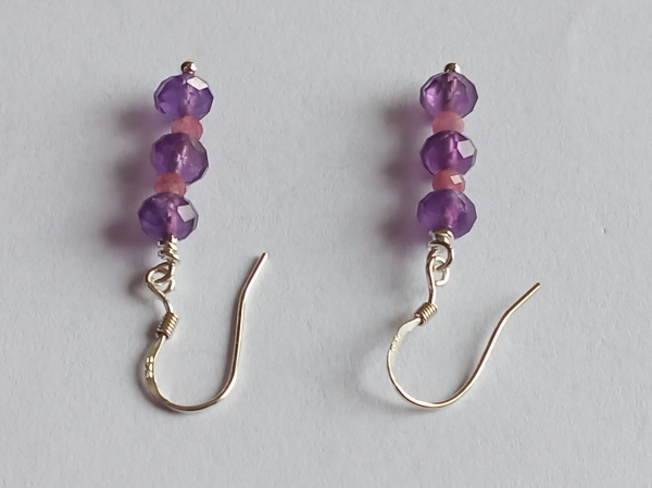 ohrringe mit amethyst und turmalin-perlen in violett-pinker farbe-silber-ohrhaken---