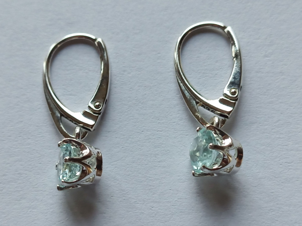 ohrringe mit aquamarin in blauer farbe-silber-rhodiniert-brisuren--