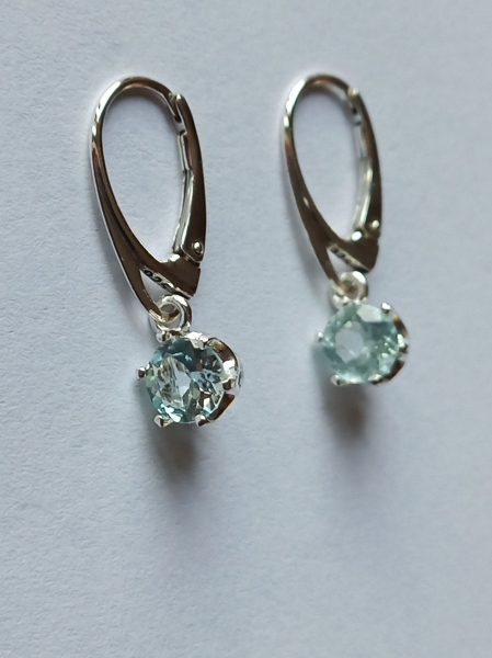 ohrringe mit aquamarin in blauer farbe-silber-rhodiniert-brisuren-