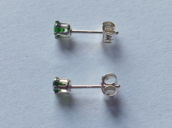 silver earrings with chrome diopside-colour is green----