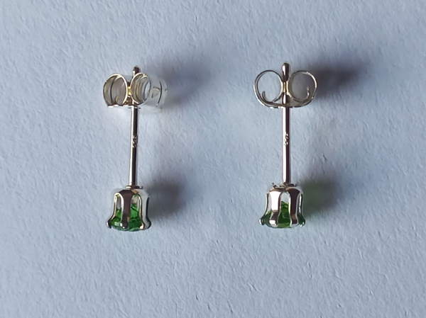silver earrings with chrome diopside-colour is green---