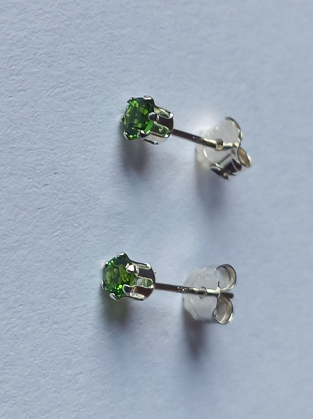 silver earrings with chrome diopside-colour is green-