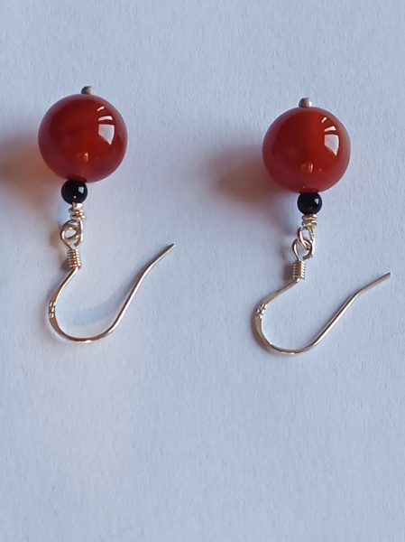 silver earrings-ear wires with carnelian and onyx beads-the colour is red and black---