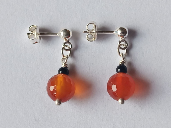 silver earrings-ear-studs with carnelian and onyx beads-red-black