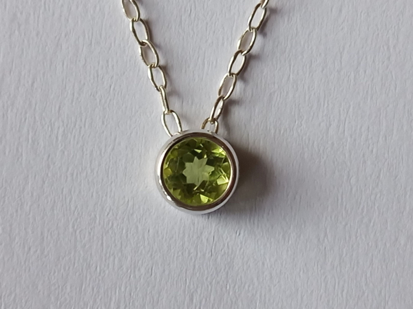 silver chain with green peridot pendant-anchor chain 45 cm